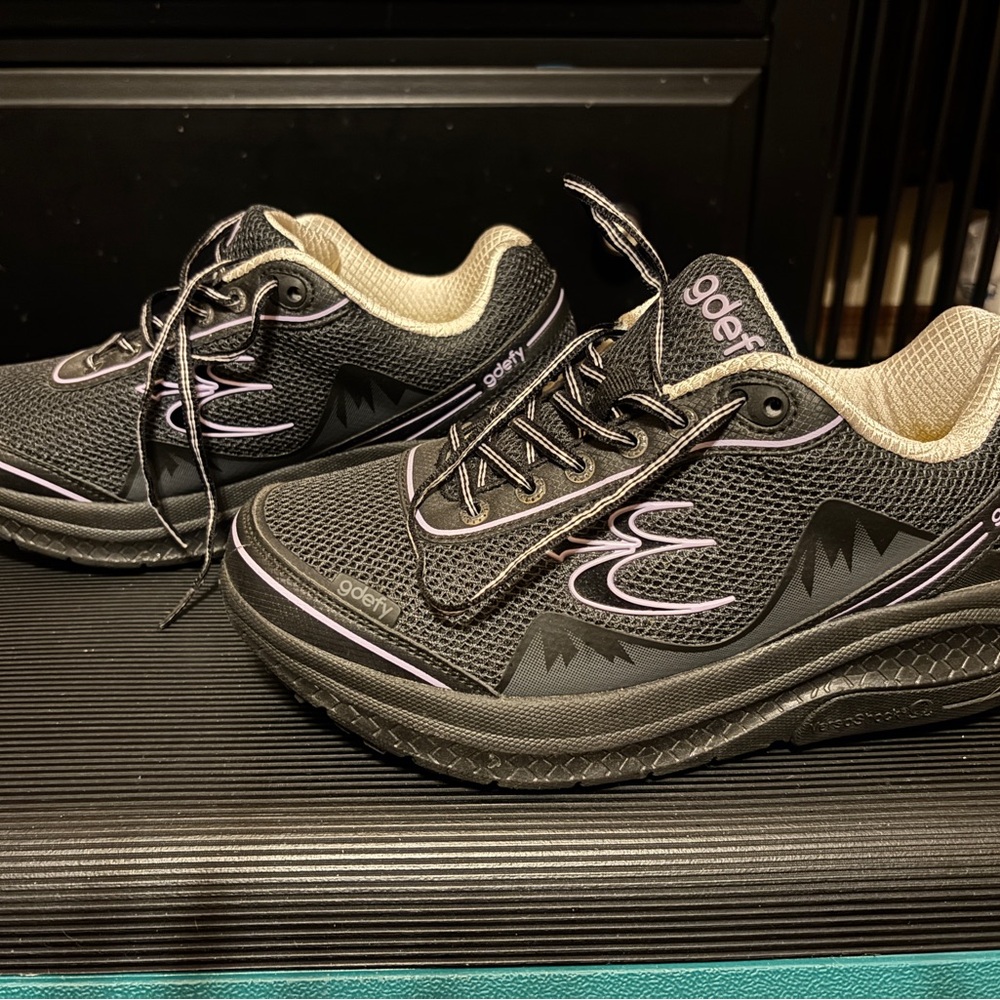 Skechers Black and Lavender Walking Shoes